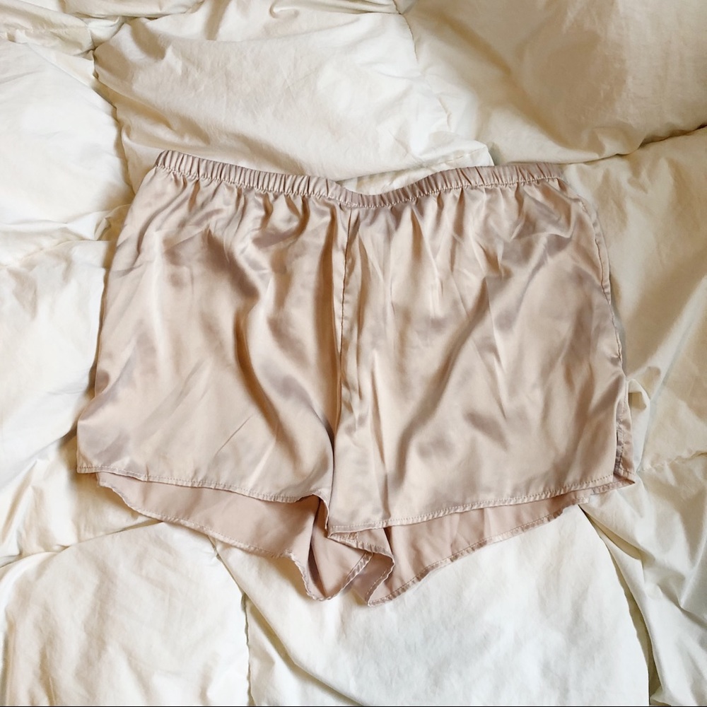 🤍champagne satin shorts